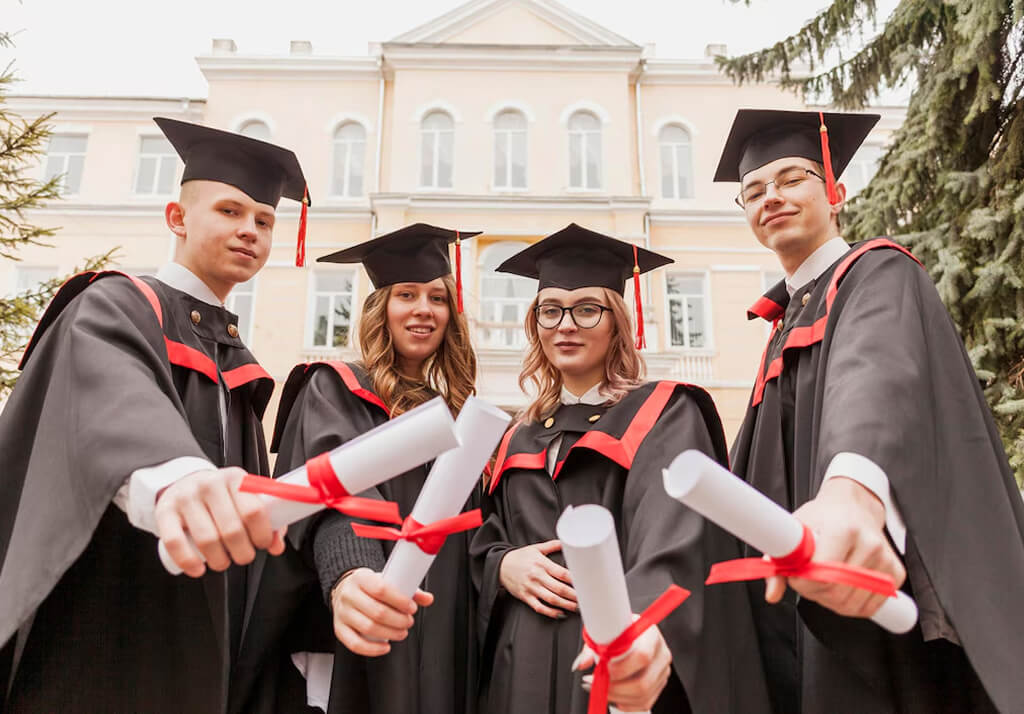 Diferencia entre diplomado y maestría: Factores para tomar la mejor decisión